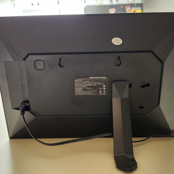 Frameo Digital Photo Frame - Picture 3 of 9